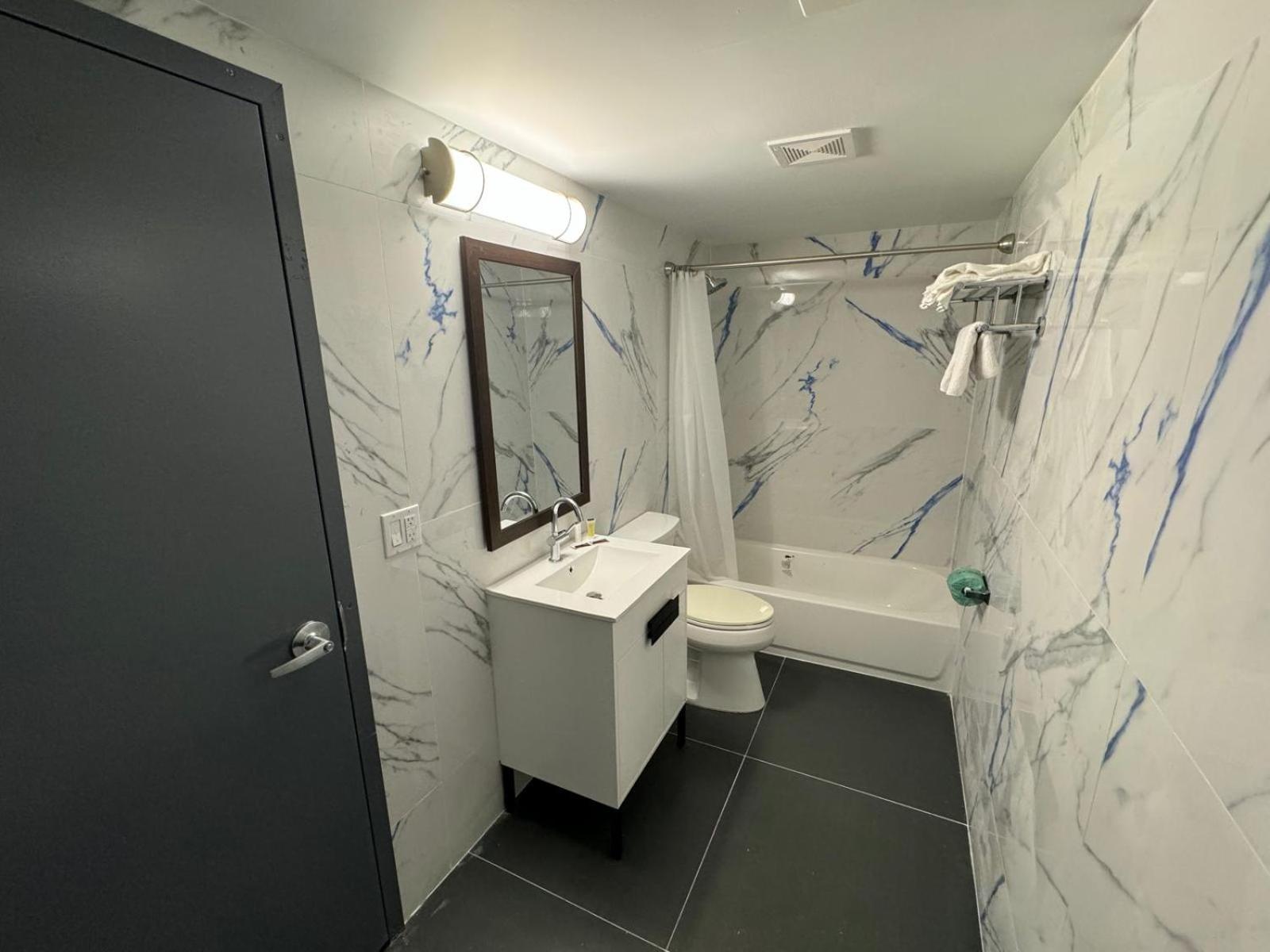 Essence Express Elizabeth Ewr Airport Hotel Ngoại thất bức ảnh