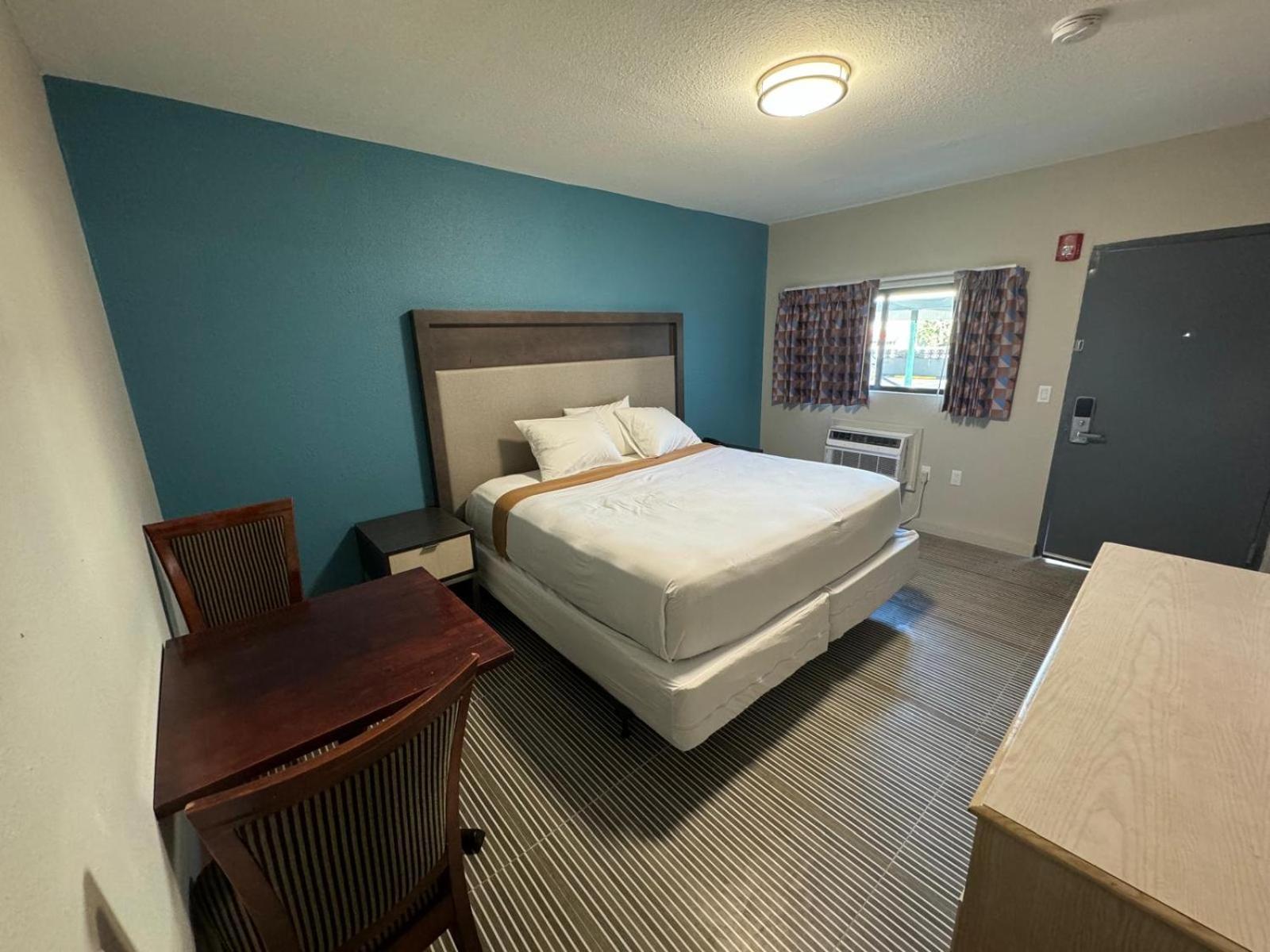 Essence Express Elizabeth Ewr Airport Hotel Ngoại thất bức ảnh